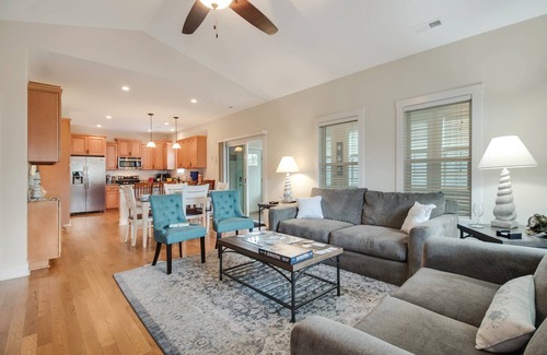Tranquil Harbour House | 10% Off Summer Flash Sale - Dog Friendly - Just Minutes From The Beach - Enclosed Lift!