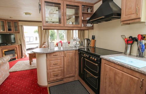 Much Wenlock Cottage | 10 OLD ORCHARD, pet friendly, with a garden in Much Wenlock