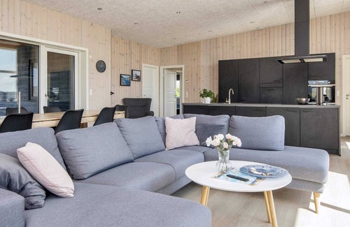 Bjerregard Strand House | 10 person holiday home in Hvide Sande