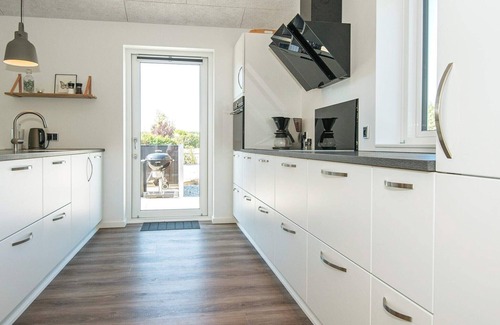 Pøt Strandby House | 10 person holiday home in Juelsminde