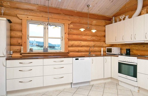 Lild Strand House | 10 person holiday home in Frøstrup