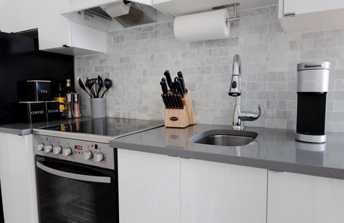 Plateau Mont Royal Apartment | #10 - Studio/Plateau/St-Denis/SelfCheck-In/AC/TV
