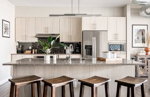 River North Art District Condo | 106 m² Condo ∙ 2 bedrooms ∙ 6 guests