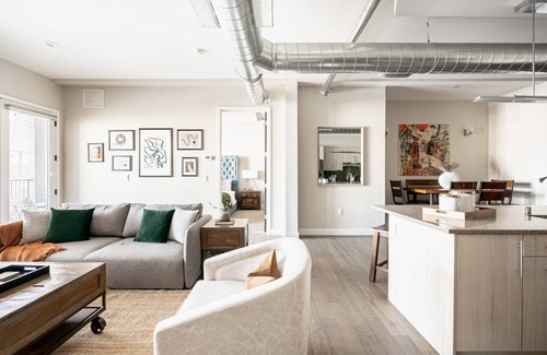 River North Art District Condo | 106 m² Condo ∙ 2 bedrooms ∙ 6 guests