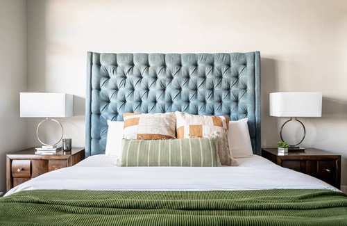 River North Art District Condo | 106 m² Condo ∙ 2 bedrooms ∙ 6 guests