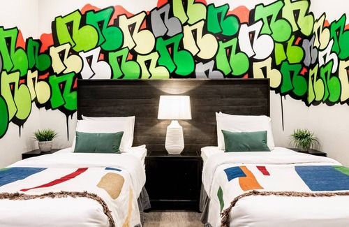 River North Art District Condo | 106 m² Condo ∙ 2 bedrooms ∙ 6 guests