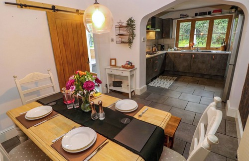 Cwm-twrch Isaf Cottage | 100 Cwmphil Road