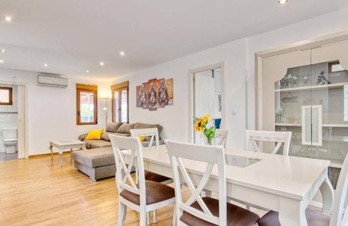 Macastre Apartment | 100 m² Apartment ∙ 1 bedroom ∙ 4 guests
