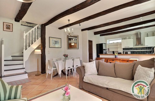 La Ville-es-Nonais House | 100 m² Gîte ∙ 3 bedrooms ∙ 6 guests