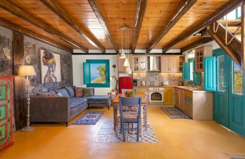 Firostefani House | 100 m² House ∙ 2 bedrooms ∙ 5 guests