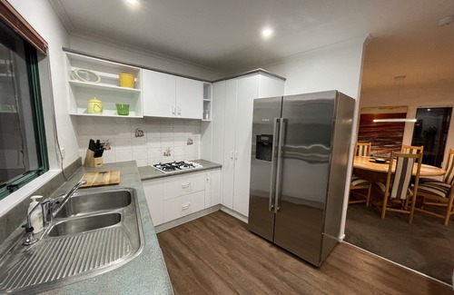 New Plymouth House | 100 metres to the famous coastal walkway, 5 water front cafes, restaurants etc.