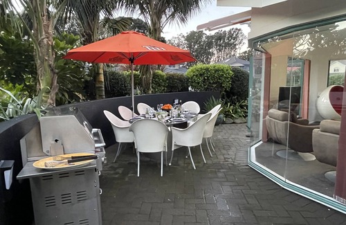 New Plymouth House | 100 metres to the famous coastal walkway, 5 water front cafes, restaurants etc.