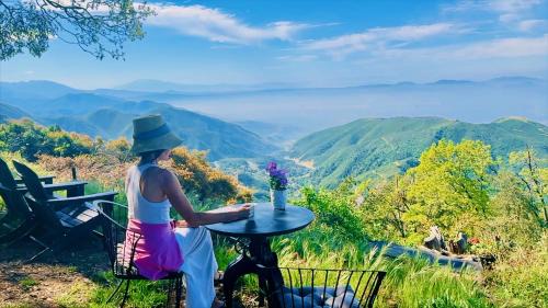 Crestline House | 100 Mile View-Fire Pit, Romantic, Peaceful, Private