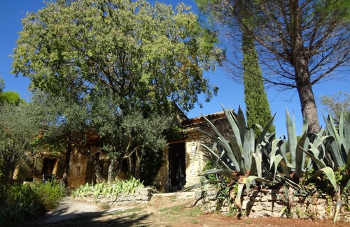Uzes Apartment | 100% quiet in Uzès! Sw.-pool 10X5m, 70m² with AC+priv. terrace, WIFI, big garden