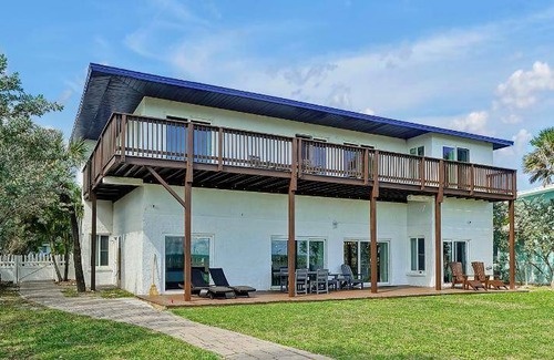 Cocoa Beach Villa | 1000 m² Villa ∙ 6 bedrooms ∙ 8 guests