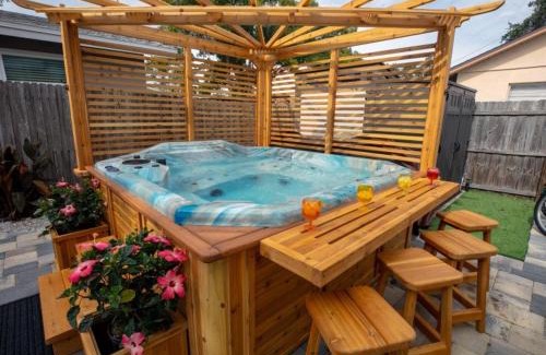 Dunedin House | 1000 Oaks Cottage