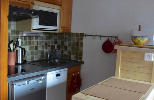Pralognan-la-Vanoise Apartment | 100m from ski slopes, 2nd floor, balcony, tv, ski locker, 38m², Pralognan-la-Vanoise