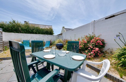 Plouneour-Brignogan-Plages Apartment | 100m from the Beach – Apart with Garden for 5