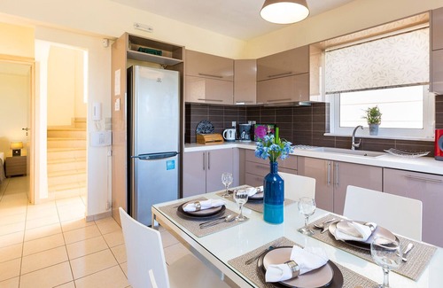 Marathi Villa | 100m to Loutraki Beach/Private Heated Pool/Ping Pong Table/BBQ Area