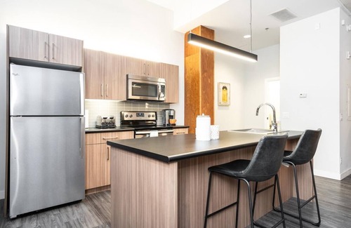 Exchange District Condo | (101)Exchange District + 2BR 1.5Bath+ Parking (165)