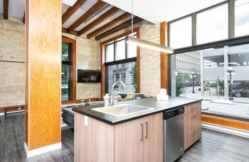 Exchange District Condo | (101)Exchange District + 2BR 1.5Bath+ Parking (165)