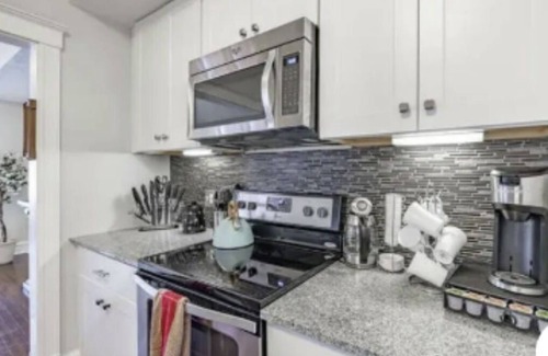 St. Louis Apartment | #101 ❤Location Historical Cozy Best View Wash-U Cable
