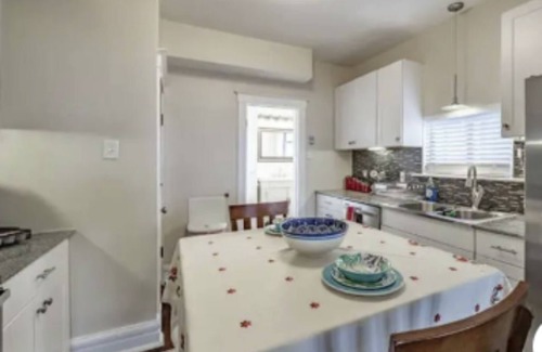 St. Louis Apartment | #101 ❤Location Historical Cozy Best View Wash-U Cable