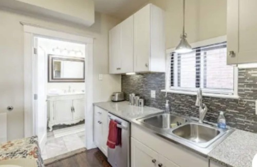 St. Louis Apartment | #101 ❤Location Historical Cozy Best View Wash-U Cable