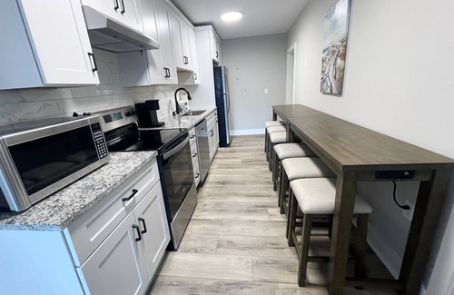 Isle of Palms Condo | #101 Ocean Inn 2 Bedroom 1.5 Bath, Modern, Guest Favorite