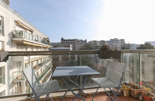 Combat Apartment | 102 m² Apartment ∙ 3 bedrooms ∙ 8 guests