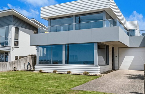 Port Fairy House | 103 Beach Street Beachfront Home