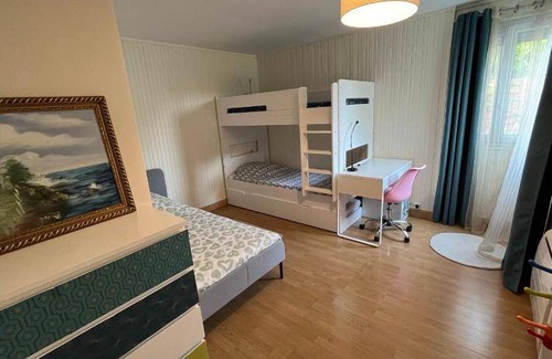 Noisy-le-Grand House | 105 m² House ∙ 3 bedrooms ∙ 8 guests