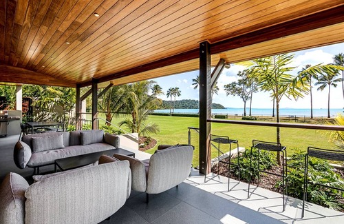 Flametree House | 1050 m² House ∙ 6 bedrooms ∙ 12 guests