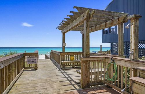 Crystal Beach Condo | 107 m² Condo ∙ 1 bedroom ∙ 6 guests