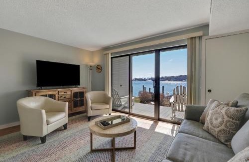 Charlevoix House | 108 Edgewater Inn