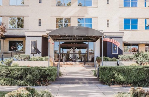 Bartlesville Apartment | 108 · Historic Hotel Room #108 - Hotel Phillips