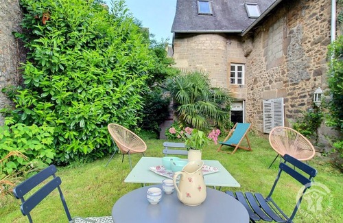 Dinan House | 109 m² Gîte ∙ 2 bedrooms ∙ 5 guests