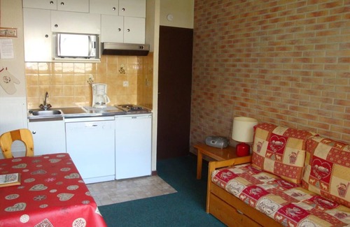 Pralognan-la-Vanoise Apartment | 10m from ski slopes, 3rd floor, balcony, parking, tv, ski locker, 20m², Pralognan-la-Vanoise