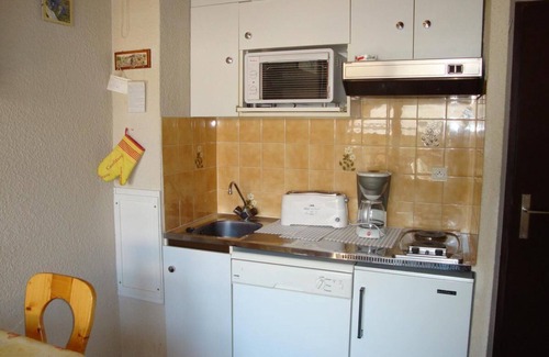 Pralognan-la-Vanoise Apartment | 10m from ski slopes, 3rd floor, balcony, parking, tv, ski locker, 20m², Pralognan-la-Vanoise
