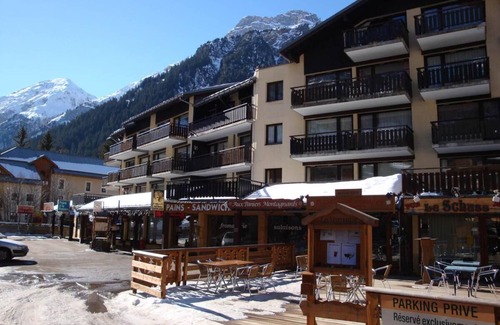 Pralognan-la-Vanoise Apartment | 10m from ski slopes, 4th floor, balcony, parking, tv, ski locker, 24m², Pralognan-la-Vanoise