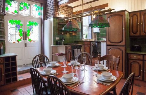 Manchester Villa | 10min to City Centre | 6BR + Free Parking + Garden