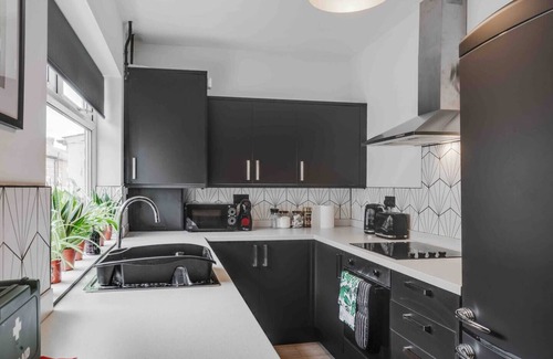 Everton House | 10Min Walk to Stadium | SofaBed | W/M & Dishwasher