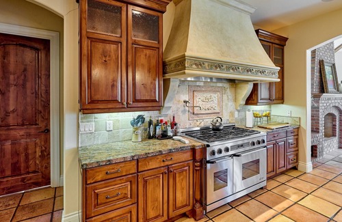 Dayton Villa | 11,000 sq ft, 6 bdrm Villa, Pool, Hot Tub, Theater. At the top of a vineyard.