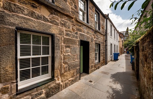 St. Andrews Cottage | 11 Crails Lane - sleeps 5 guests in 3 bedrooms