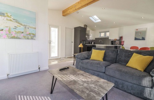 Dobwalls Cottage | 11 MEADOW RETREAT, romantic, luxury holiday cottage in Dobwalls