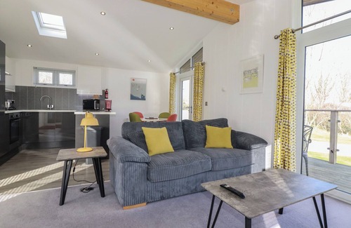 Dobwalls Cottage | 11 MEADOW RETREAT, romantic, luxury holiday cottage in Dobwalls