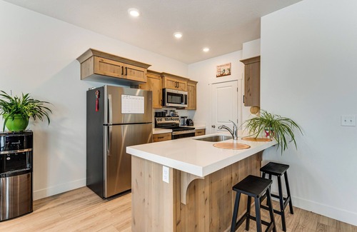 Eagle Mountain House | 11 Mi to Utah Lake: Newly Built Family Townhome!