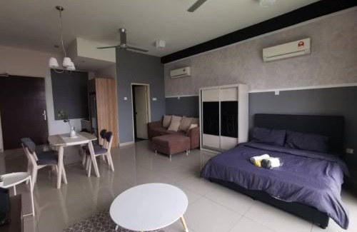 Taman Mount Austin Apartment | 11-Modern HOMESTAY PALAZIO lake view Mount Austin Palazio near AEON Themepark Toppen IKEA