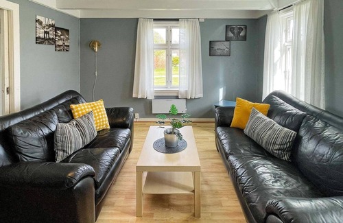 Gjengstoa House | 11 person holiday home in Farstad