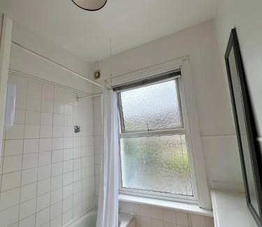 Wimbledon House | 11 Tabor Grove Room 6